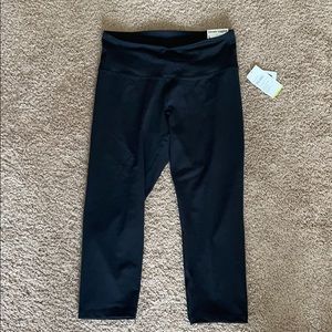 Old Navy Active High Rise Cropped Elevate leggings